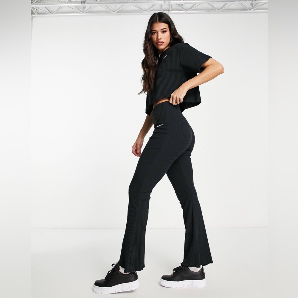 NWOT Nike High Waisted Ribbed Pants Black Cropped Women’s Size 1X